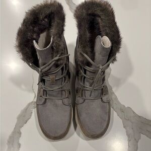 Sorel 'Explorer Joan' Winter Ankle Boots - Gray Fur-Trimmed